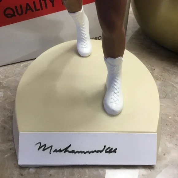 “THE GREATEST” Muhammad Ali Salvino Sports Legends Figurine #2,843 of 3,000… - Picture 9 of 16